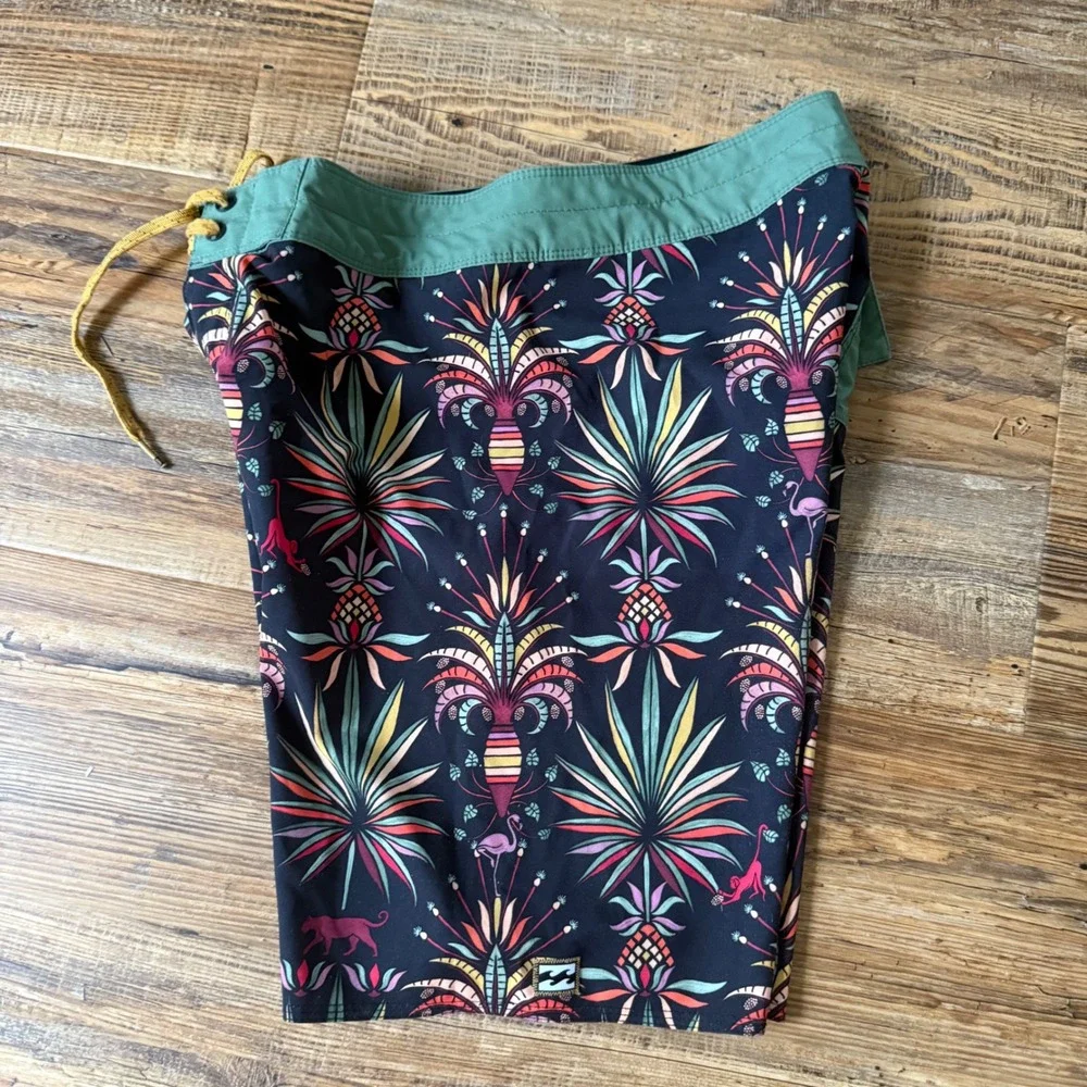Billabong Sundays Airlite Board Shorts Mens 28 Black Tropical Monkey Pineapple
